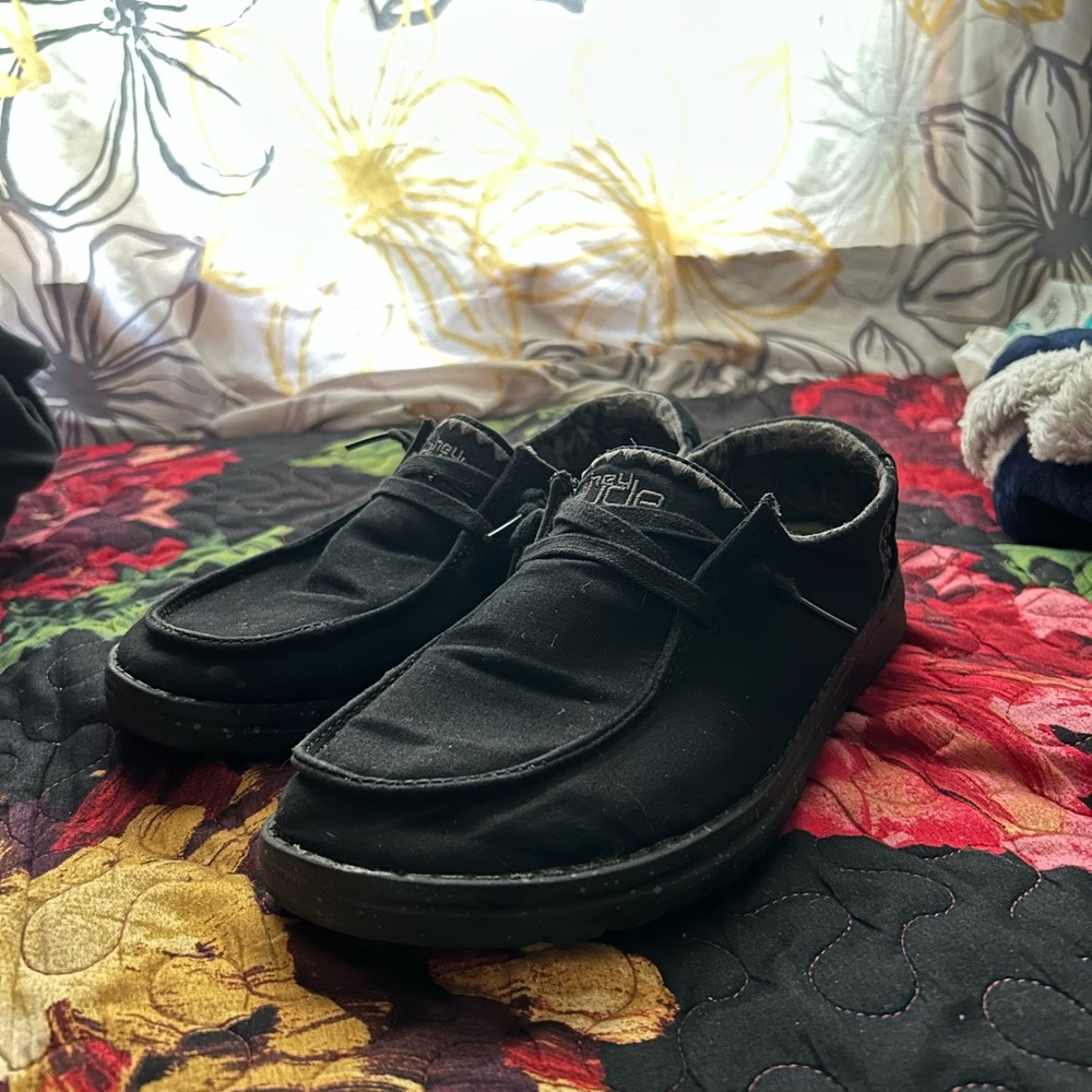 Size 7 Hey Dudes